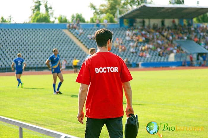 What do sports medicine physicians do? What do sports medicine physicians do?